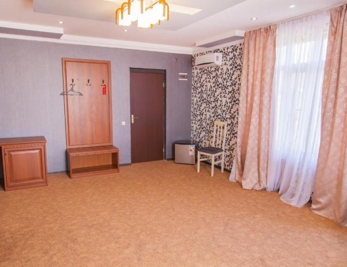 Двухкомнатный Люкс с балконом и кроватью размера «king-size» - Отель «Резиденция Апсны» Цандрипш